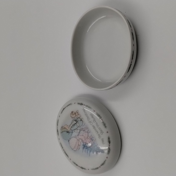 Precious Moments Christmas Dish with lid - Picture 4 of 6